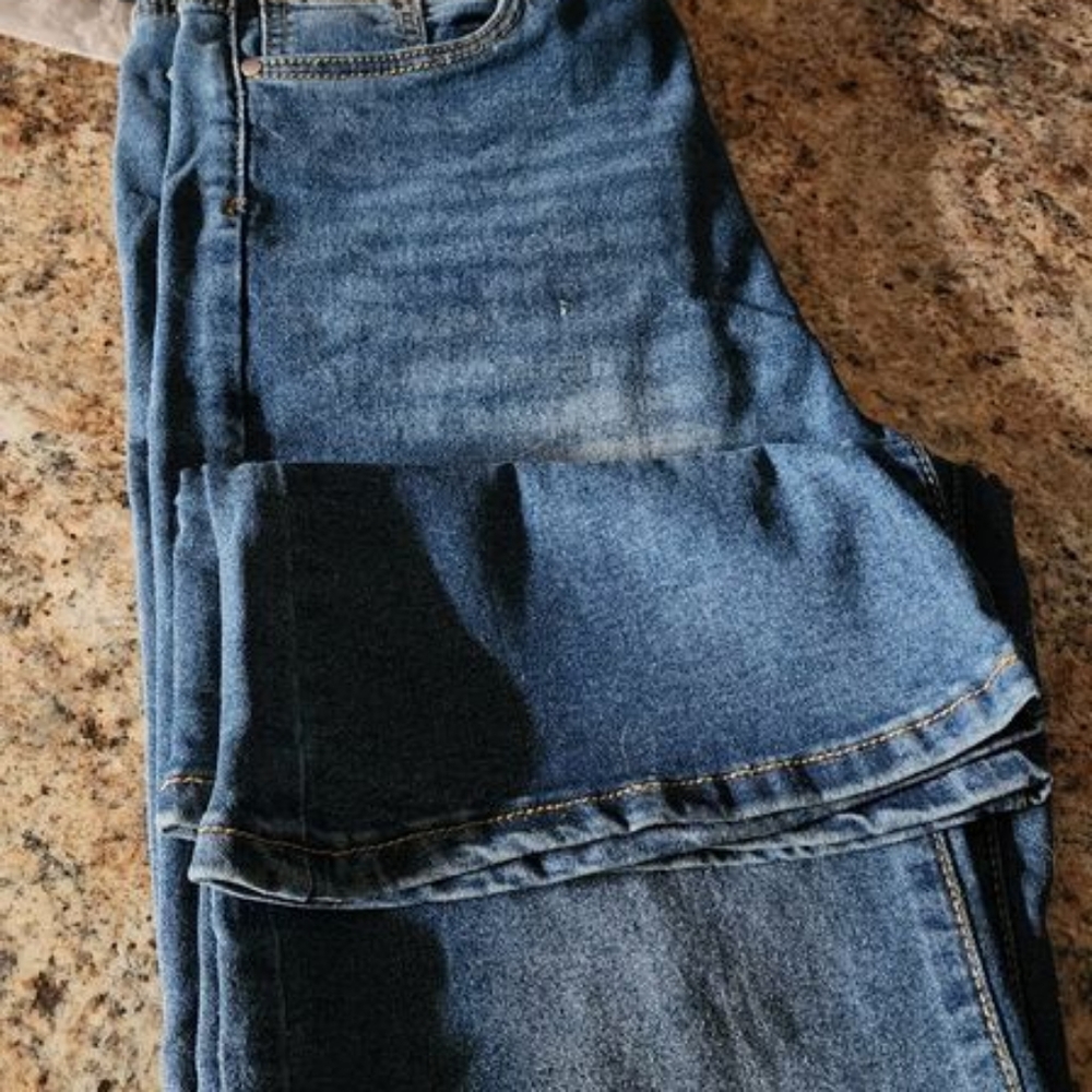 JEANS - Picture 2 of 3